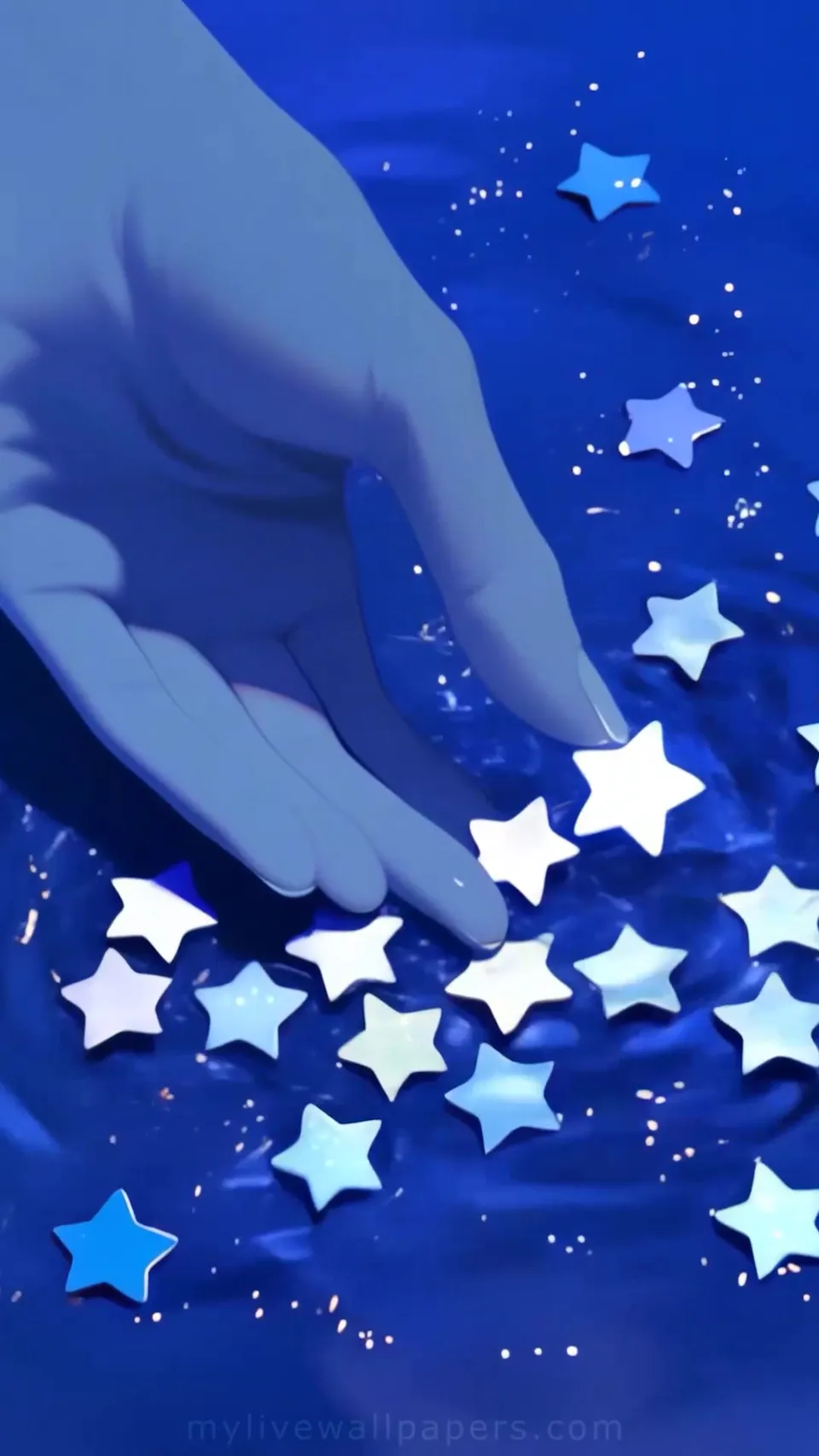 Mano Tocando Estrellas en el Agua