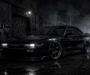 Nissan Silvia S13 en calle nocturna