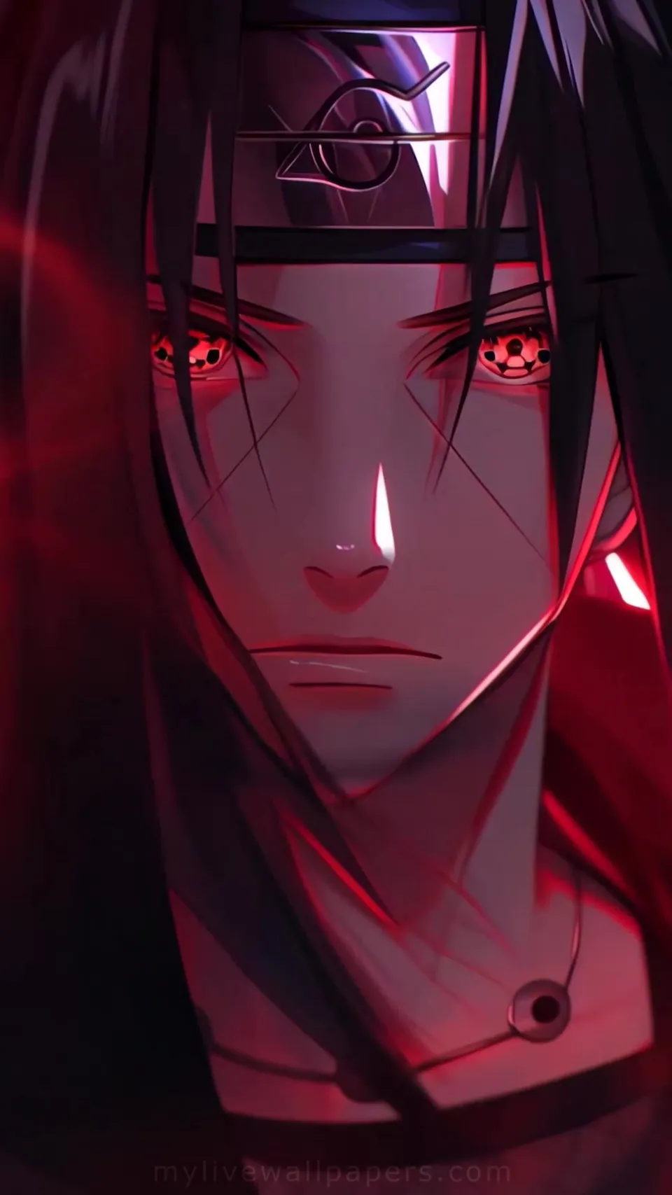 Itachi Uchiha con llamas rojas