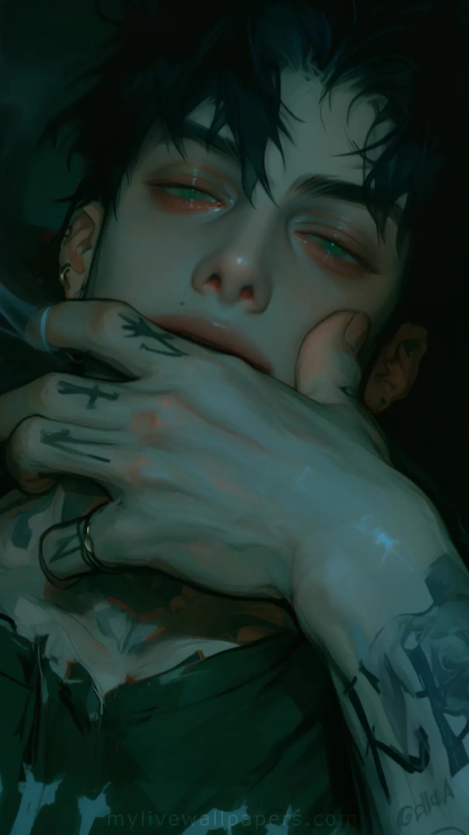 Joven cansado con tatuajes