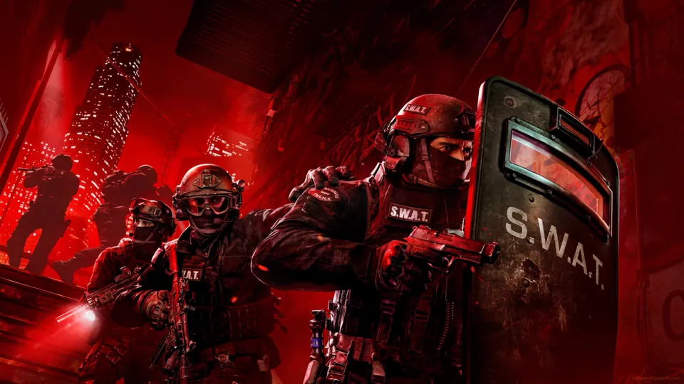 Equipo táctico SWAT en alerta