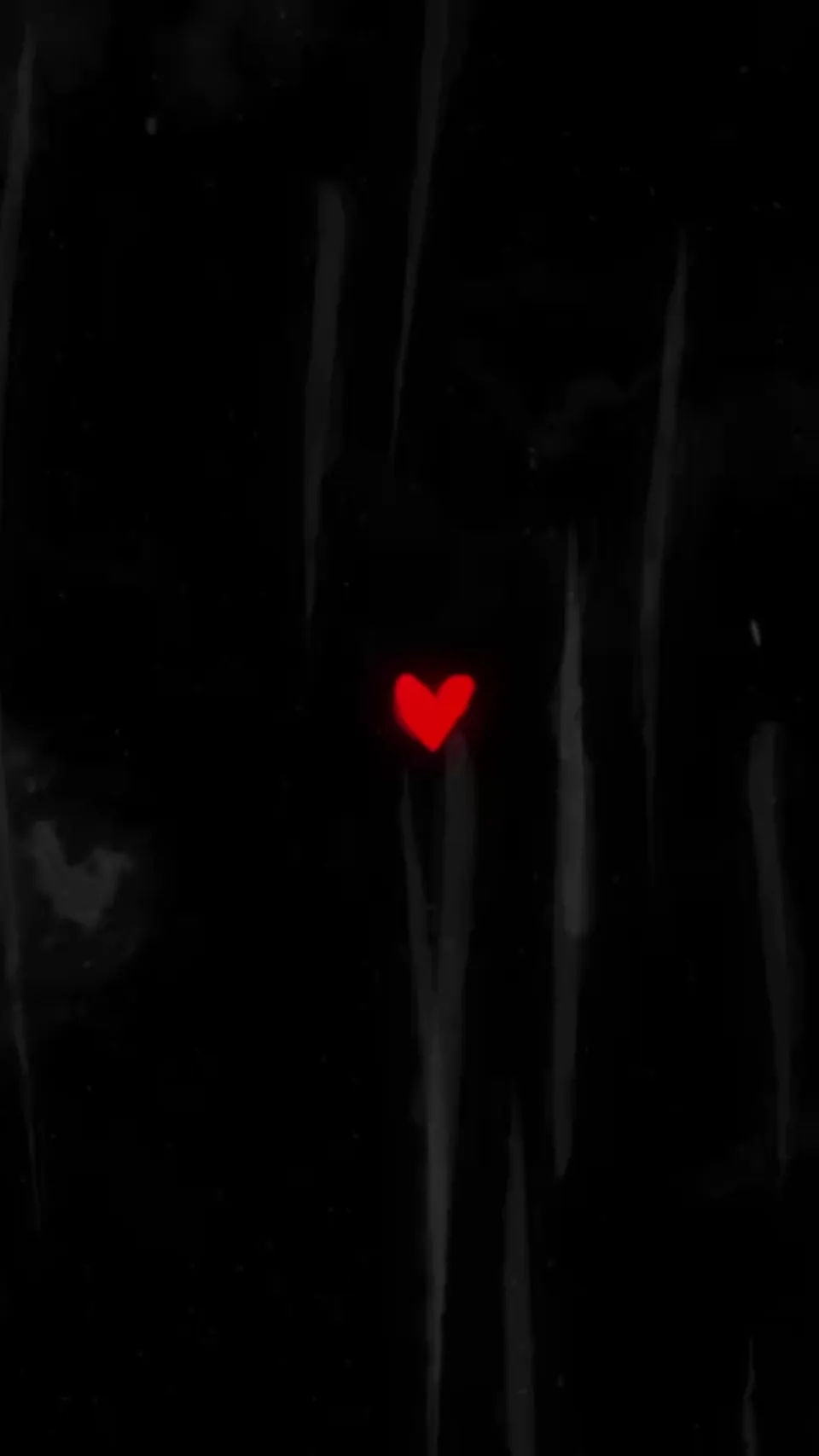 Corazón Rojo Brillante con Cuchillos Alrededor